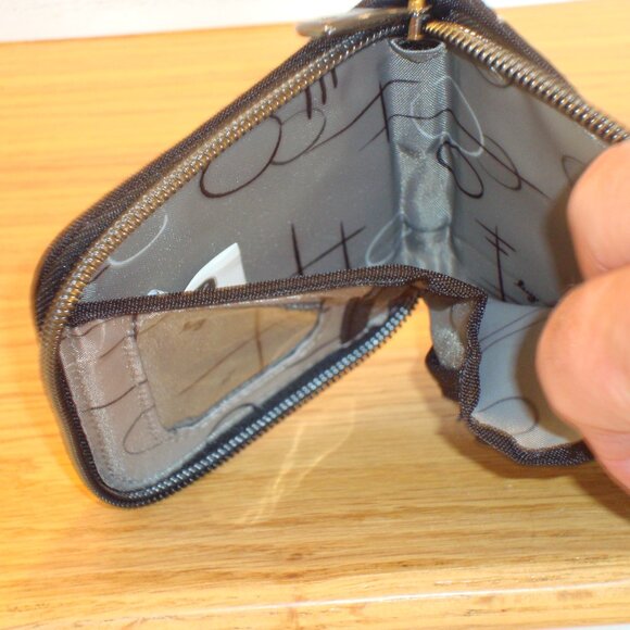 Lug Mini Handspring RFID Blocking Women's Wallet Quilted Travel – Black NWOT! - Picture 4 of 5